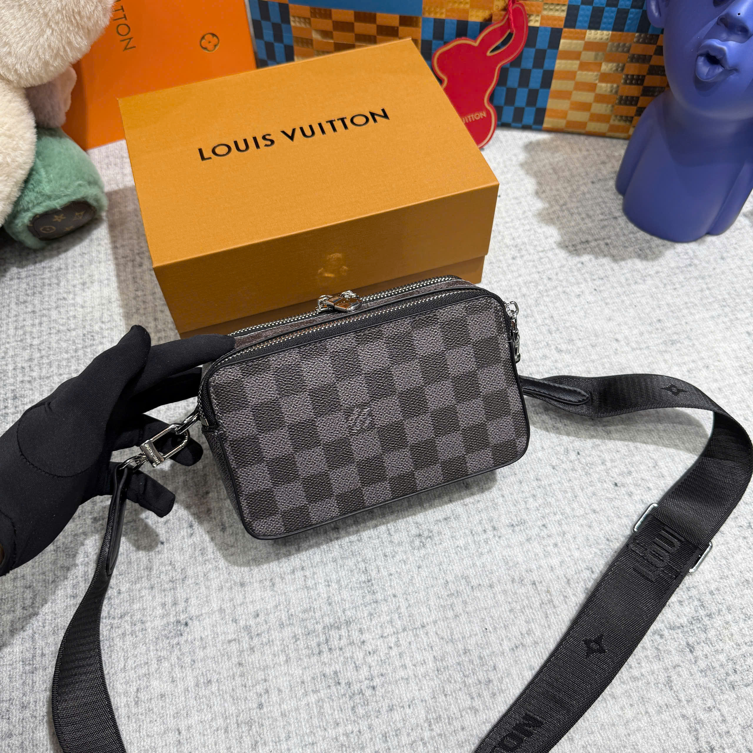 Túi hộp đeo chéo Louis Vuitton LV Đen họa tiết caro size 18.5x11x6.5cm Like Auth on web fullbox bill thẻ PLD